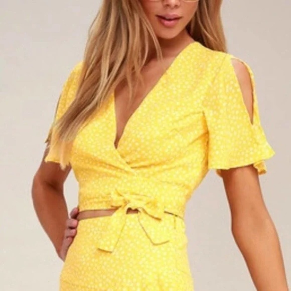 Lulus Women's Yellow Tie-Front Crop Blouse with White Polka‎ Dots Size XS